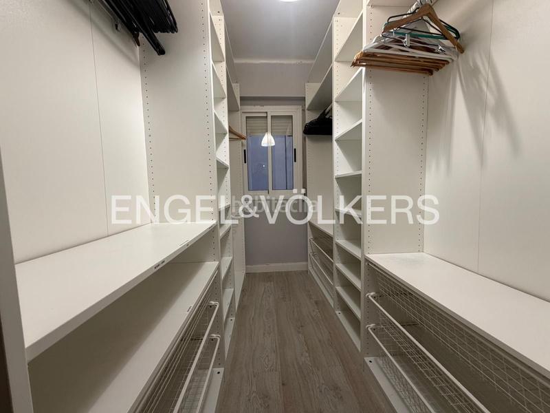 Foto b85a3a9d-9a9f-4468-bc99-1a684ee1cc67. Alquiler apartamento encantador apartamento completamente amueblado en Valencia