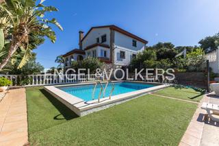 Casa a El Balcó-Jaume I. Majestuosa residencia en  con vistas al mar y montañas en el bal