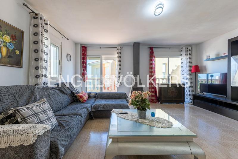 Foto 1a5099b6-391b-46a8-90db-e423ae11d45e. Alquiler casa adosada vivienda con vistas al mar para larga duración en Cullera