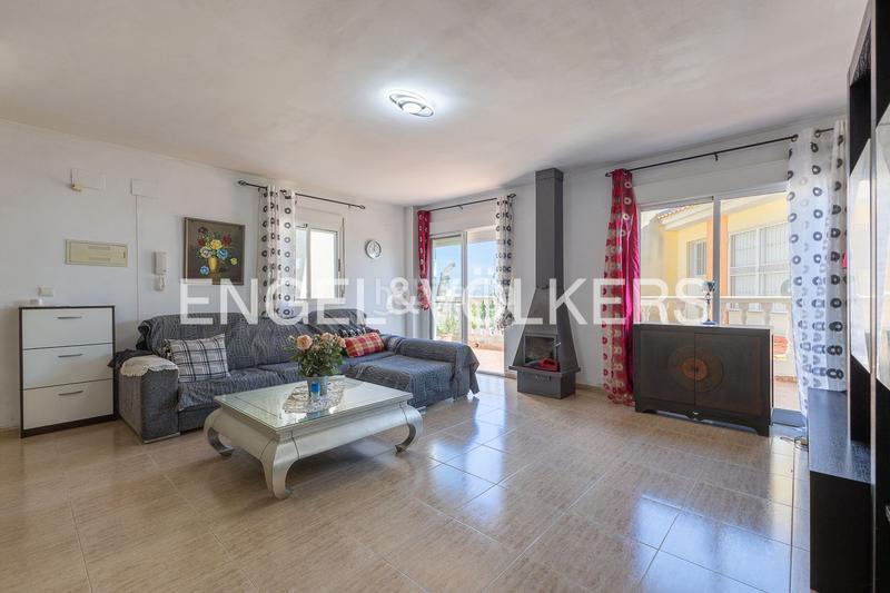 Foto 65bcee6d-5a9f-463c-b53e-1c52727b646a. Alquiler casa adosada vivienda con vistas al mar para larga duración en Cullera