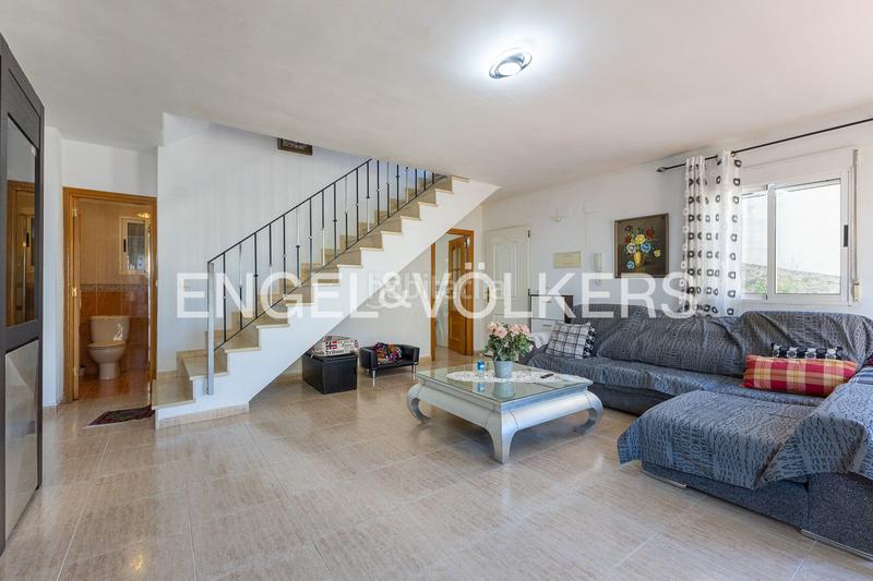 Foto d5fe836f-30df-4a37-bea9-470fc4536a07. Alquiler casa adosada vivienda con vistas al mar para larga duración en Cullera