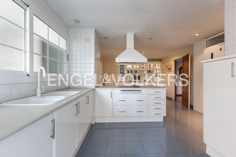 Foto f3186cfa-245c-4418-b9c0-327088a2cc1b. Piccolo appartamento con riscaldamento parcheggio in Gandia