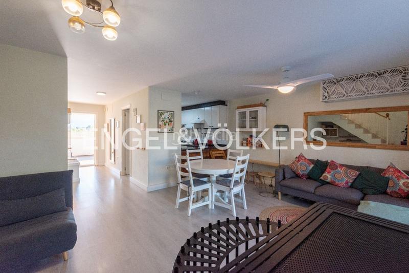 Foto c15c71ca-5915-432e-ad53-f354c9411d29. Alquiler casa chalet adosado con elegancia mediterránea en Dénia