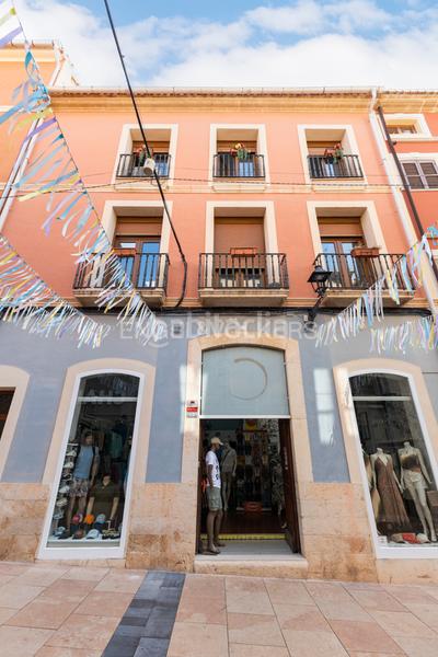 Foto b3e6f23d-677b-4add-84f4-d4519e0d7ec0. Casa edificio en el centro histórico gran potencial de inversión en Dénia