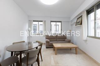 Alquiler Apartamento en La Seu. Amplio y luminoso piso en el corazón de ciutat vella  4 habitaci