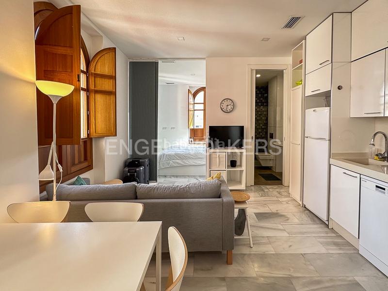 Foto fbc1baf9-7e08-4fc4-8484-99ddf0aa902c. Alquiler ático luminoso ático en ciutat vella en El Mercat Valencia