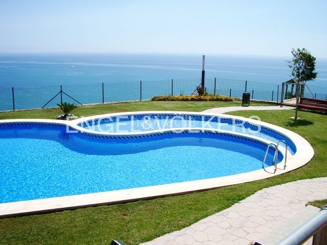 Foto 03d5d143-a02c-422c-8b68-1a848b95f96f. Alquiler apartamento alquiler de piso de 3 habitaciones con terraza y piscina comunitaria en Oropesa del Mar