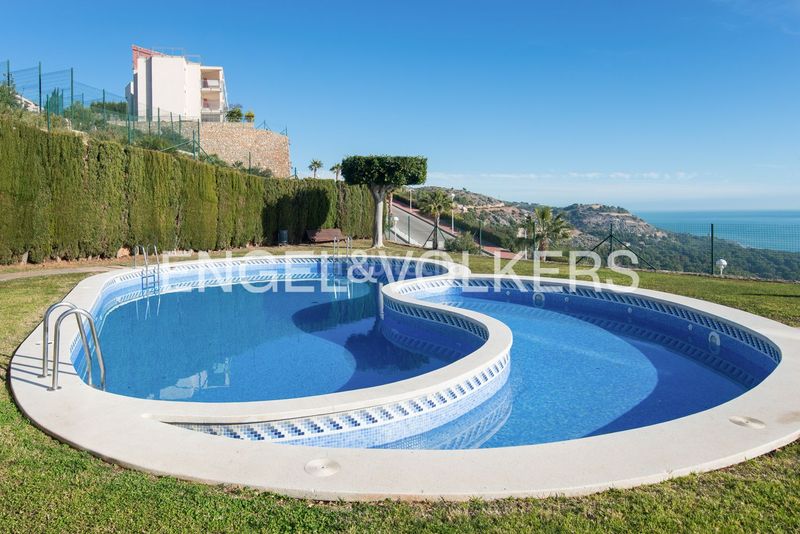 Foto 147ad21c-8ac1-49be-9465-c6f693bf6ddb. Alquiler apartamento alquiler de piso de 3 habitaciones con terraza y piscina comunitaria en Oropesa del Mar