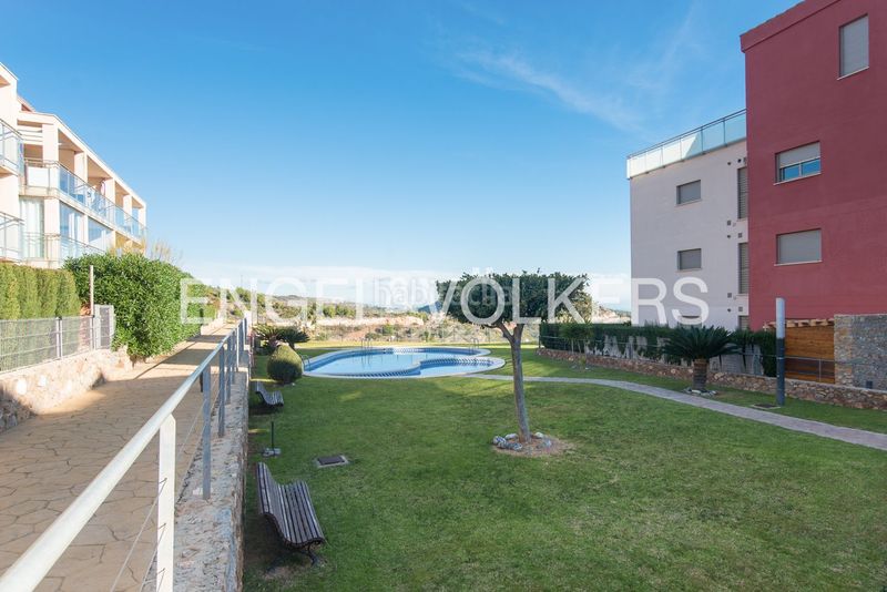 Foto 2f91f4c9-327b-4a7e-a508-74f0e3659ccd. Alquiler apartamento alquiler de piso de 3 habitaciones con terraza y piscina comunitaria en Oropesa del Mar