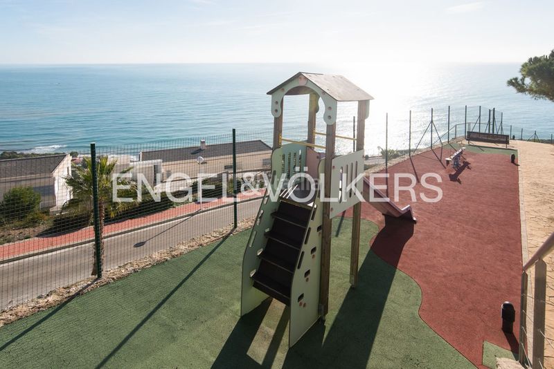 Foto 3602382e-59f1-4943-b810-53bd95c3f9ba. Alquiler apartamento alquiler de piso de 3 habitaciones con terraza y piscina comunitaria en Oropesa del Mar