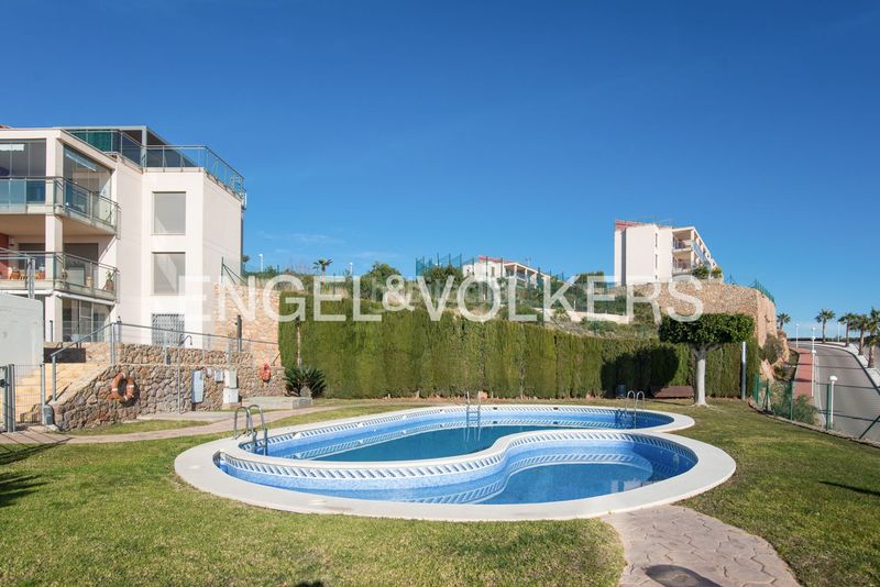 Foto 67513211-ea06-4e42-b43e-1553bec0190f. Alquiler apartamento alquiler de piso de 3 habitaciones con terraza y piscina comunitaria en Oropesa del Mar