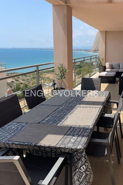 Foto 9154cf1e-5f9b-4027-b70c-aa60764f4026. Alquiler apartamento alquiler de piso de 3 habitaciones con terraza y piscina comunitaria en Oropesa del Mar
