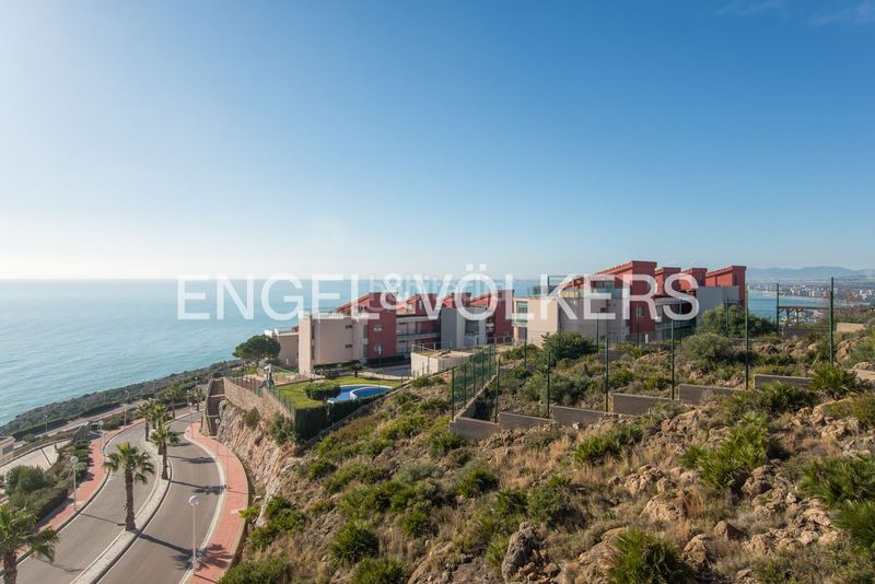 Foto ad8fca62-2e81-433f-9ce6-7cc876fc857a. Alquiler apartamento alquiler de piso de 3 habitaciones con terraza y piscina comunitaria en Oropesa del Mar
