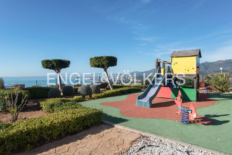 Foto c76a611f-ef98-46dc-8d4b-d2b7a48a2e68. Alquiler apartamento alquiler de piso de 3 habitaciones con terraza y piscina comunitaria en Oropesa del Mar