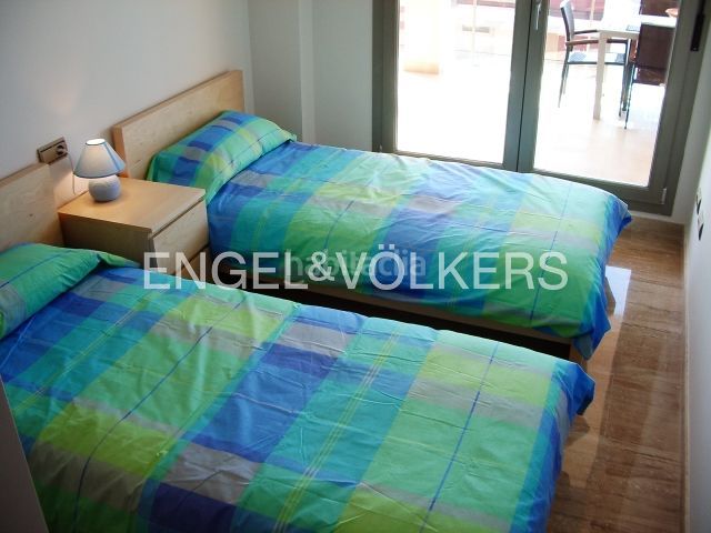Foto d1b5ce5f-5633-4c09-8bde-f8c8956df649. Alquiler apartamento alquiler de piso de 3 habitaciones con terraza y piscina comunitaria en Oropesa del Mar