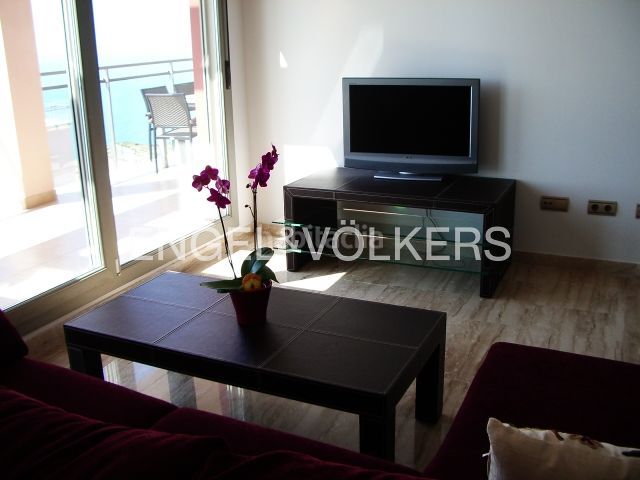 Foto e716b040-cb1b-4bca-a9c7-5e469aed5a3e. Alquiler apartamento alquiler de piso de 3 habitaciones con terraza y piscina comunitaria en Oropesa del Mar