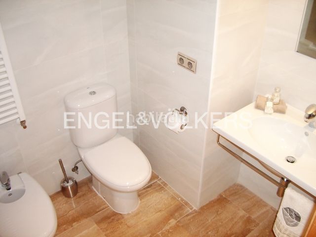 Foto ecd754ec-2b16-4378-b673-3afcf97edb56. Alquiler apartamento alquiler de piso de 3 habitaciones con terraza y piscina comunitaria en Oropesa del Mar