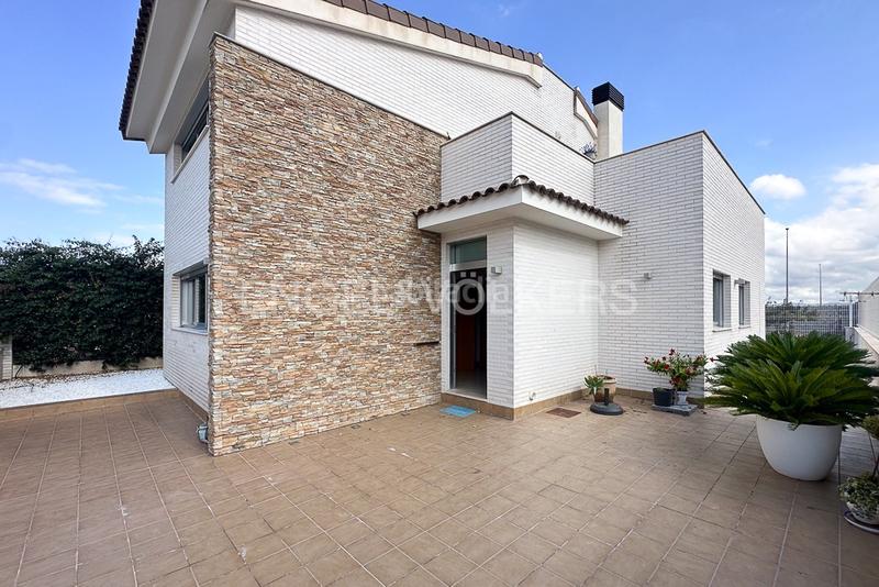 Foto 92aa3e7b-d211-4cb8-bb68-c242fef58f2e. Lloguer casa amb calefacció aparcament a Miramar