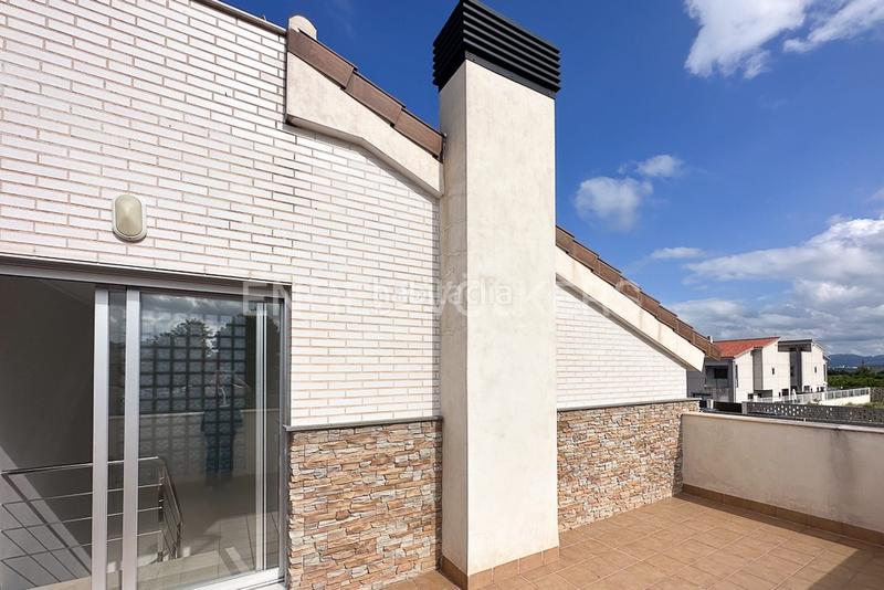 Foto b2602cb5-90f7-4d00-bee8-217e25e15c74. Lloguer casa amb calefacció aparcament a Miramar