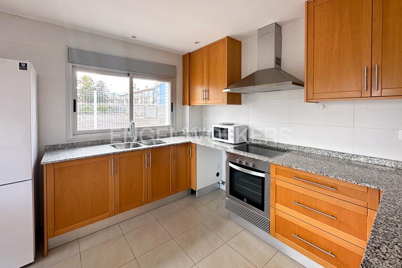 Foto 476a05fe-986b-4cc6-8a6c-42c8e5a91cdb. Miete haus mit heizung parking in Miramar