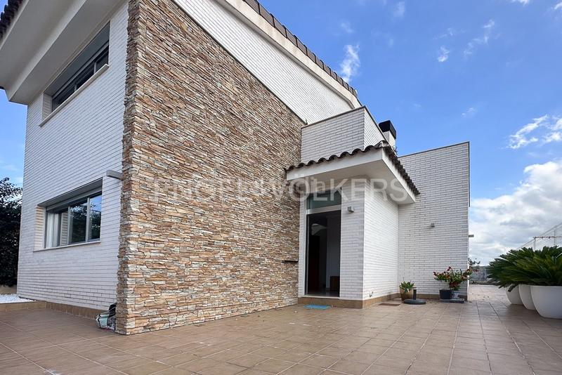 Foto d735c308-417a-429e-83c8-70efbd0d3640. Miete haus mit heizung parking in Miramar