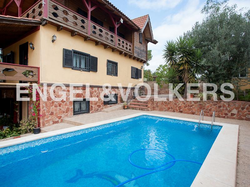 Foto 17c6d5d5-f469-4cdc-8154-bf3314b95eb0. Affitto casa con riscaldamento piscina in Centro Ciudad Manises