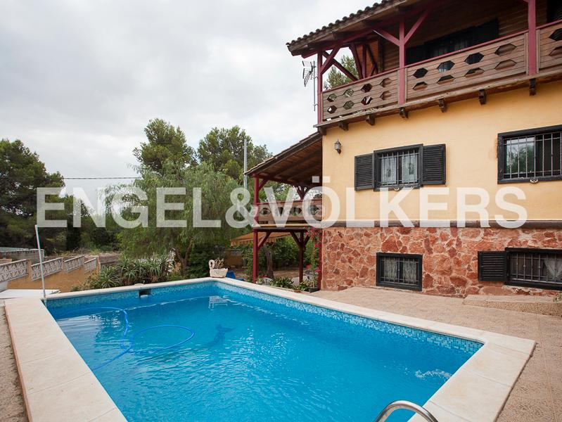 Foto ad583c45-43b6-4fba-aca0-52de1096f949. Rent house with heating pool in Centro Ciudad Manises