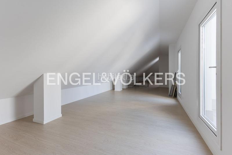 Foto 205f376e-40cd-4955-a199-04e3d527212f. Alquiler apartamento ático dúplex de obra nueva con dos terrazas en patraix en Valencia