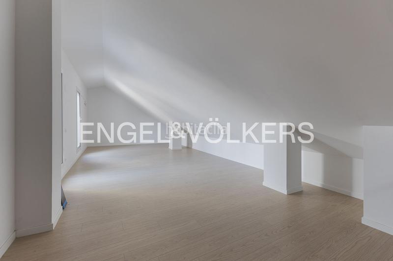 Foto 50ffc30d-841c-4226-add2-bbe91848527d. Alquiler apartamento ático dúplex de obra nueva con dos terrazas en patraix en Valencia