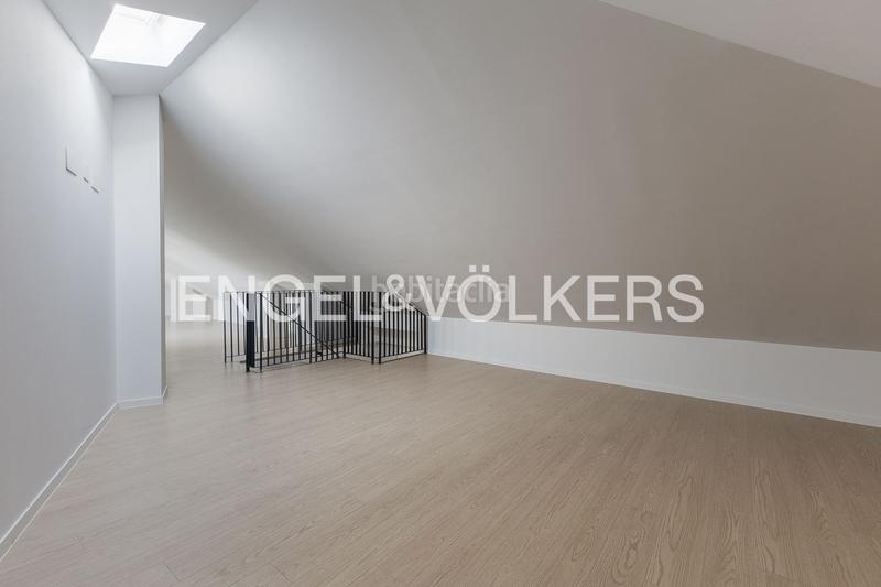 Foto afdcbdb4-498a-424e-ad23-e6841df0d798. Alquiler apartamento ático dúplex de obra nueva con dos terrazas en patraix en Valencia