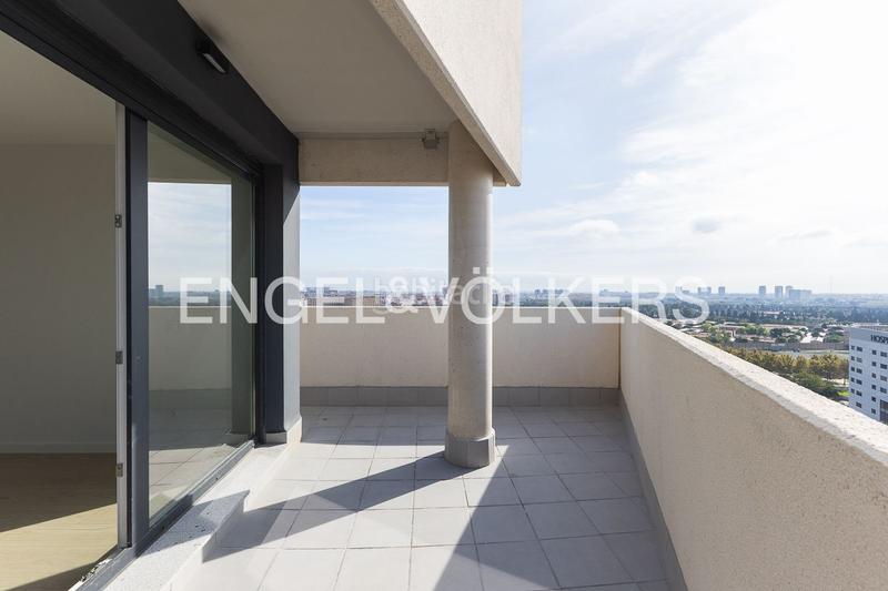 Foto d94b7ce8-6357-4c97-aa12-0be3ba9192dc. Alquiler apartamento ático dúplex de obra nueva con dos terrazas en patraix en Valencia