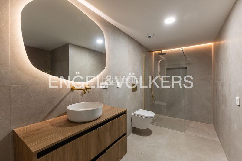 Foto f29b7e3d-f86f-4236-a652-197a95b40c27. Apartment with heating in Barrio de Patraix Valencia