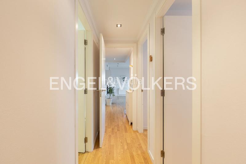 Foto 27efeeec-2f18-462e-a997-13e37254c681. Alquiler apartamento exquisito piso con terraza y vistas en cortes nas en Valencia