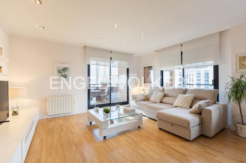 Foto 8b0ef5fb-ca65-4ebc-a02d-0904f86b48ed. Alquiler apartamento exquisito piso con terraza y vistas en cortes nas en Valencia