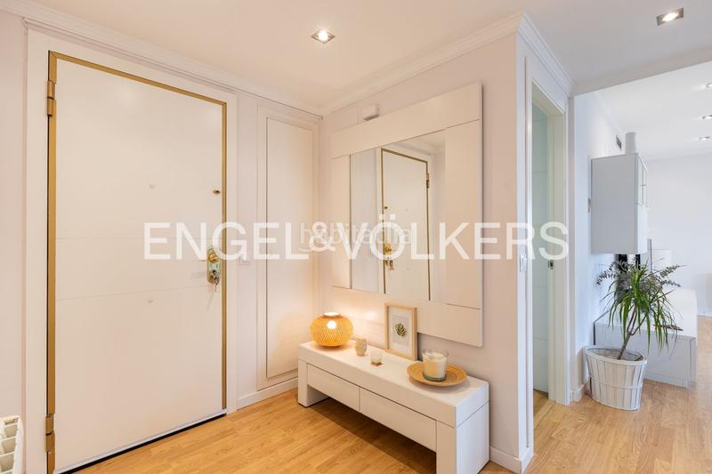 Foto d1f55a99-eb74-4b57-b00b-5615c93181ba. Alquiler apartamento exquisito piso con terraza y vistas en cortes nas en Valencia