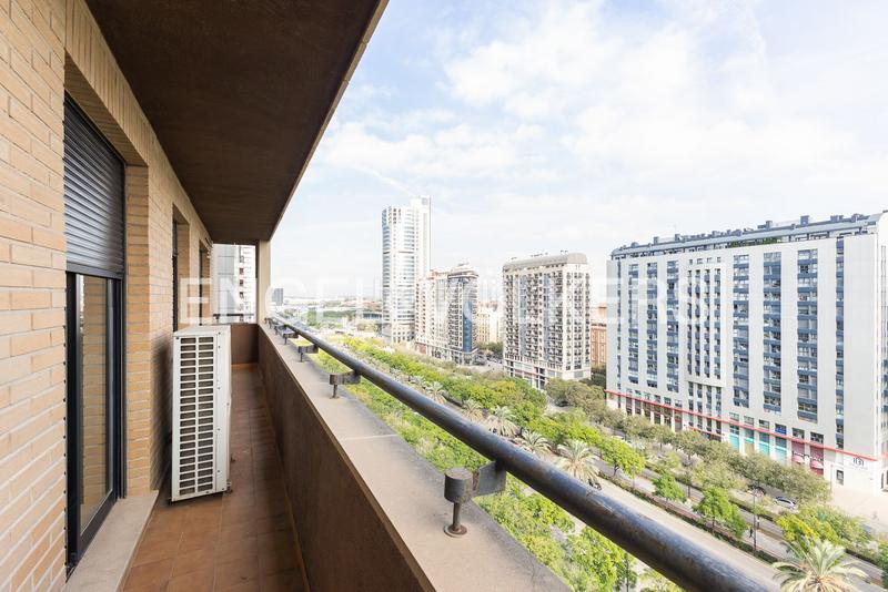 Foto dcabd90e-d635-4b5d-a19c-5b749ff25966. Alquiler apartamento exquisito piso con terraza y vistas en cortes nas en Valencia