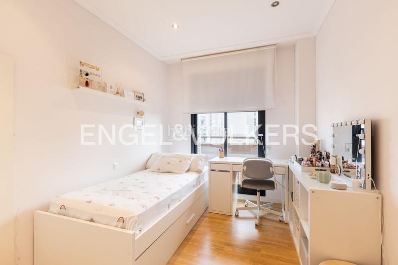 Foto f9715b76-6e42-4a85-8214-e0332cd216da. Alquiler apartamento exquisito piso con terraza y vistas en cortes nas en Valencia