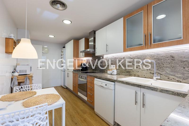 Foto fc70420c-f340-4e02-8ba6-ad74a8ed62f6. Location appartement avec chauffage parking piscine dans Valencia