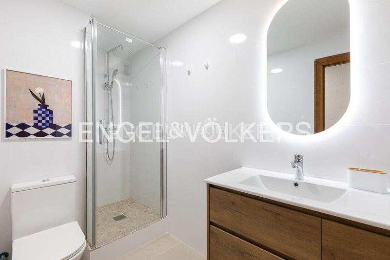 Foto de04541c-3d89-4fa7-af8b-7084f8a4e720. Alquiler apartamento amplia y confortable vivienda amueblada con balcón en Valencia