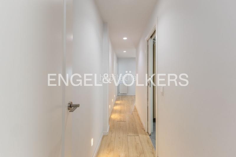 Foto 09bdd87a-4390-4d77-bc1f-d8ae4158b980. Alquiler ático exclusivo apartamento semi amueblado con garaje en Valencia