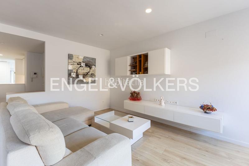 Foto 17b1c922-8587-42f0-8fd8-618d3b73ae87. Alquiler ático exclusivo apartamento semi amueblado con garaje en Valencia