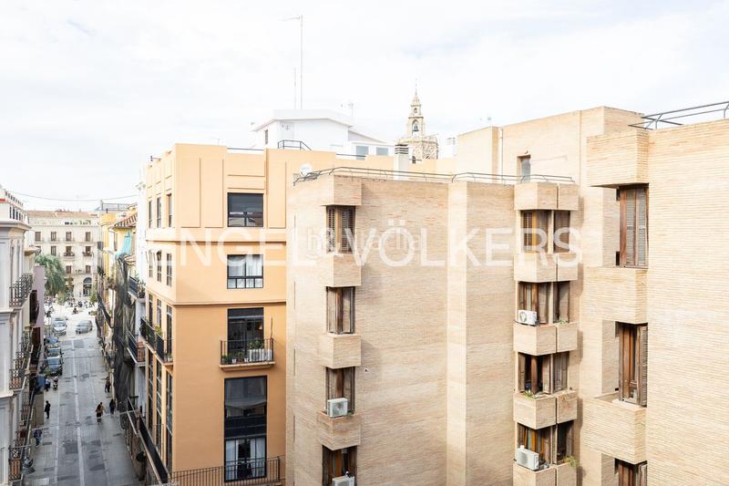 Foto 28b38439-1c4a-424c-b035-1567ed2d332a. Alquiler ático exclusivo apartamento semi amueblado con garaje en Valencia