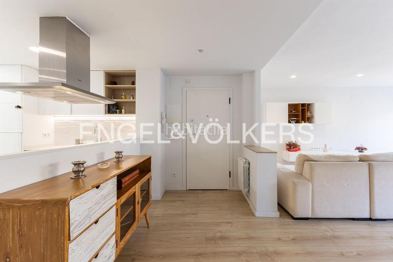 Foto 3a1201d8-9887-4b88-8bc7-c767643c5e58. Alquiler ático exclusivo apartamento semi amueblado con garaje en Valencia