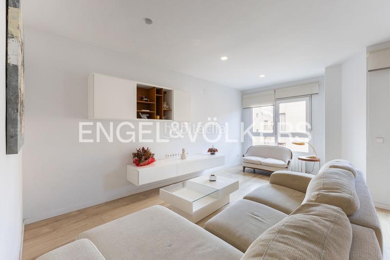 Foto 3e39af93-7ad7-4037-ba70-ac8cbafbf367. Alquiler ático exclusivo apartamento semi amueblado con garaje en Valencia