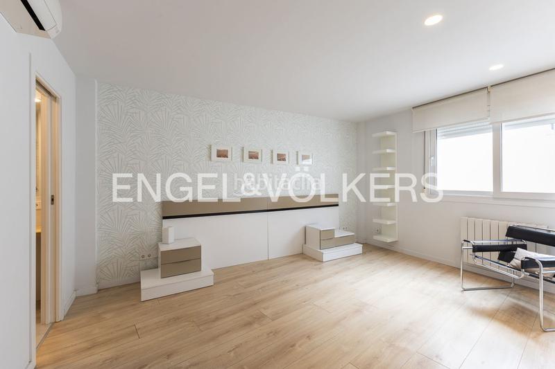 Foto 59834fa1-e047-4d6a-9b7c-03f1fec7eb98. Alquiler ático exclusivo apartamento semi amueblado con garaje en Valencia