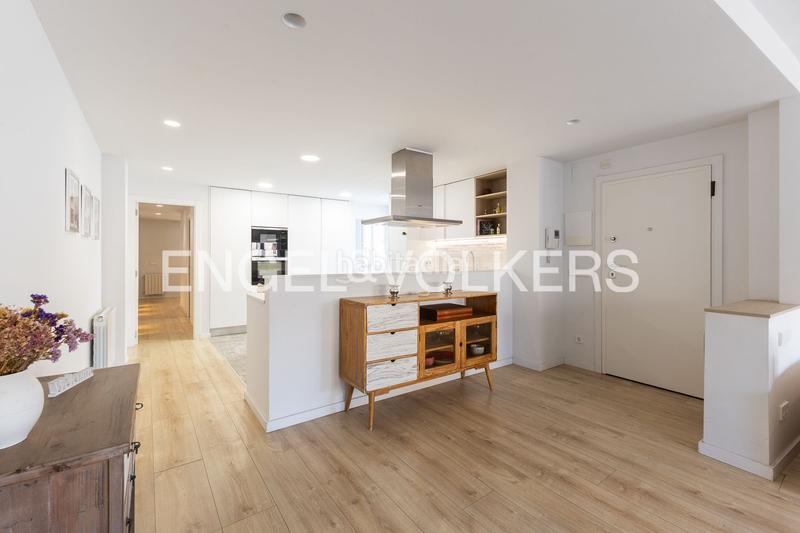 Foto 6d4214f6-132e-485f-9f67-bb30e543a495. Alquiler ático exclusivo apartamento semi amueblado con garaje en Valencia