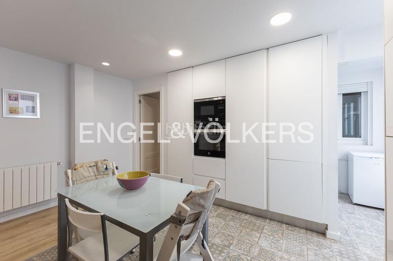 Foto 70a9d9e6-e10f-4fe1-9ae8-59cc4d82ce9c. Alquiler ático exclusivo apartamento semi amueblado con garaje en Valencia