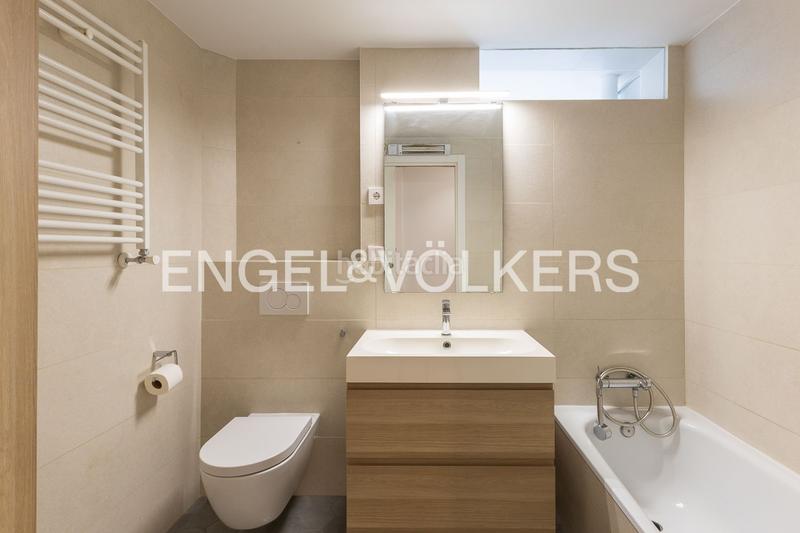 Foto 7d9d16f1-c7b0-4450-b2ea-f9518ab790d6. Alquiler ático exclusivo apartamento semi amueblado con garaje en Valencia