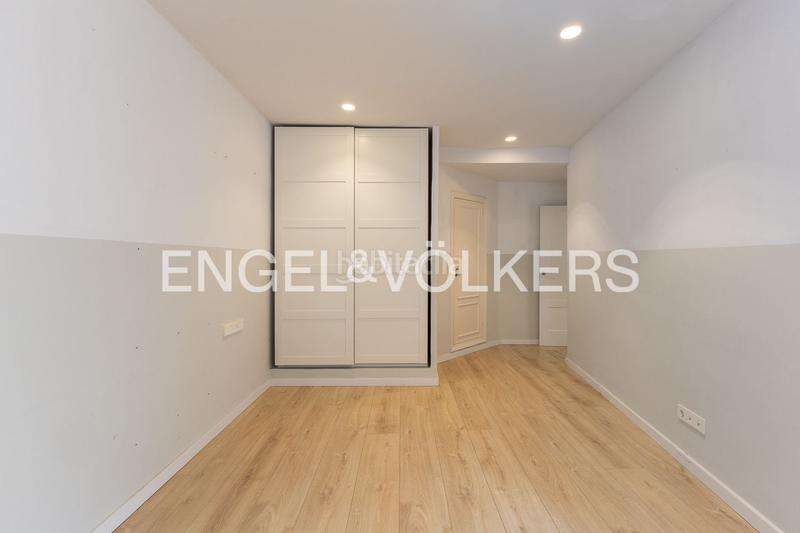 Foto 9f4eb04a-ec70-41a8-b66d-998d78a1de04. Alquiler ático exclusivo apartamento semi amueblado con garaje en Valencia