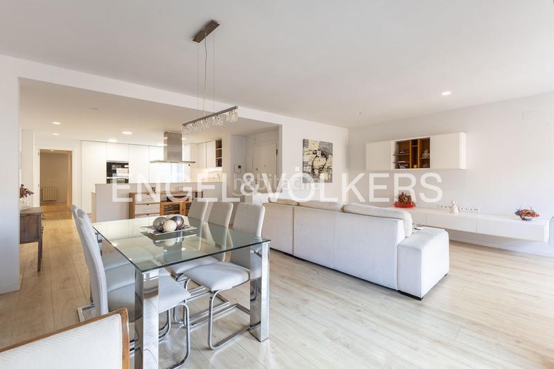 Foto ca261f69-29ce-4ead-bfb7-3640ff4cfd81. Alquiler ático exclusivo apartamento semi amueblado con garaje en Valencia